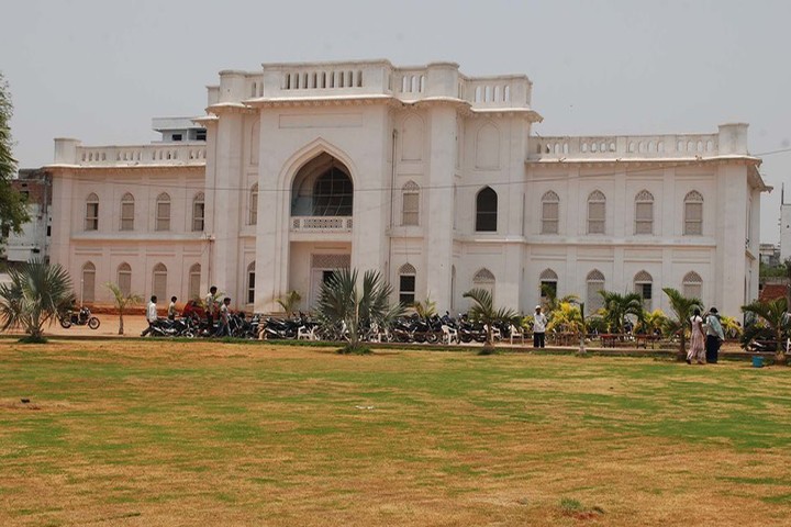 https://cache.careers360.mobi/media/colleges/social-media/media-gallery/3660/2018/10/17/Campus view of Nawab Shah Alam Khan College of Engineering and Technology Hyderabad_Campus-View.jpg